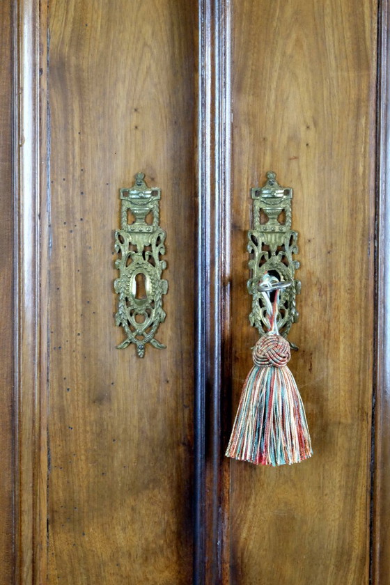 Image 1 of Cabinet de style Louis XV, milieu du XVIIIe siècle.