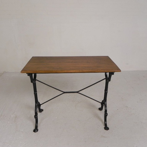 Image 1 of Table de bistrot avec plateau en chêne sur une structure en fonte, années 1930