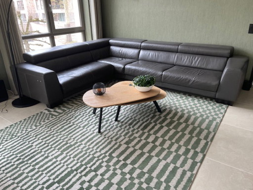 Canapé d'angle en cuir avec dossier réglable et ensemble de tables basses