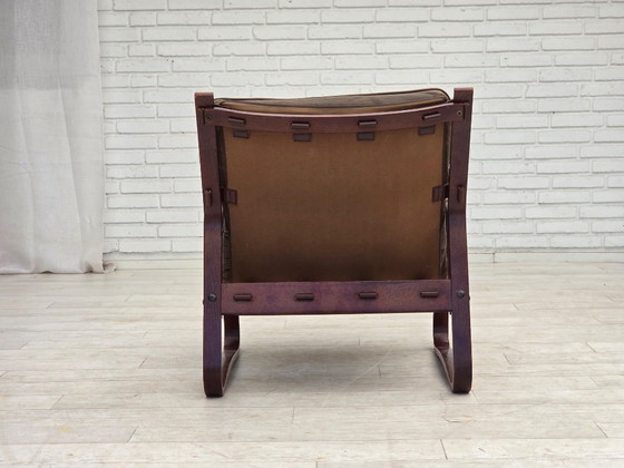 Image 1 of Fauteuil lounge norvégien des années 1970, revêtement en cuir marron.