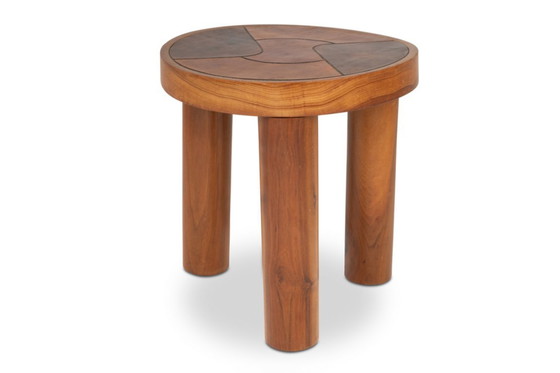 Image 1 of Krukjes en wandlamp van kersenhout en leer. Jaren 70.