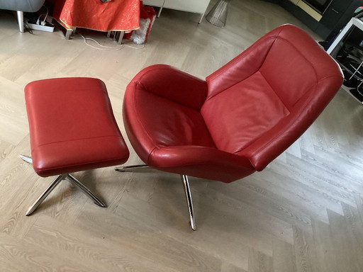 ¡Sillón reclinable Montel Shuffle con otomana en cuero rojo!