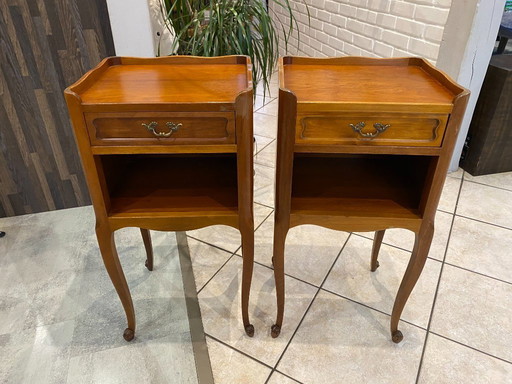 Coppia di comodini in stile Luigi XV con cassetto e nicchia