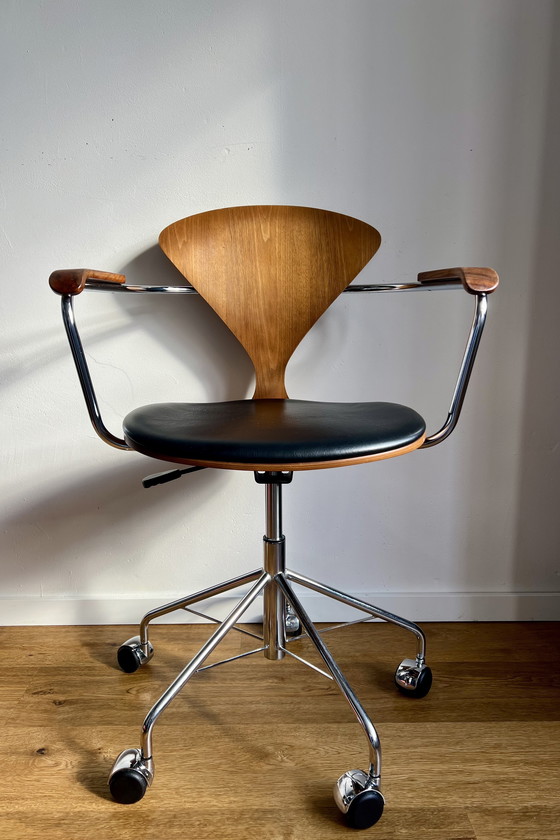 Image 1 of Sedia da scrivania Cherner in noce