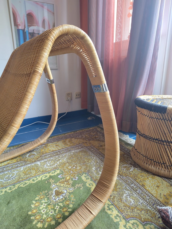 Image 1 of Sedia a dondolo vintage in rattan