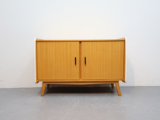 Buffet vintage en chêne des années 1970 avec pieds inclinés