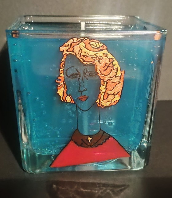 Lolotte · Vela funcional coleccionable 1/1 pintada a mano · Inspirada en Amedeo Modigliani – Arte en vidrio (photo 3 of 6)