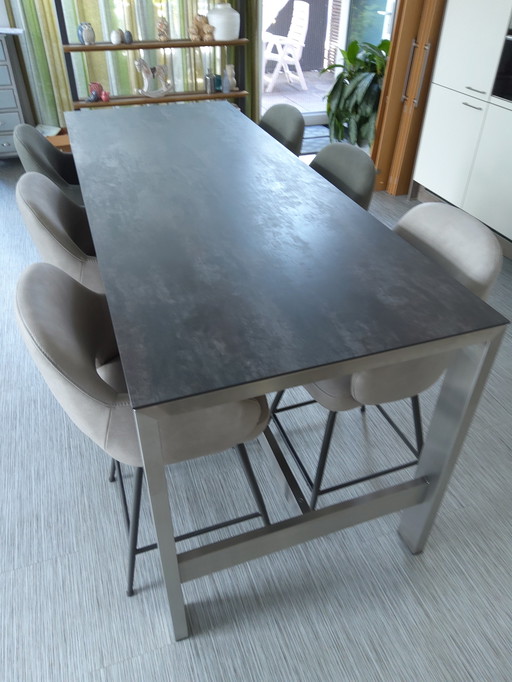 Bar table Bert Plantagie 'Bridge' with 6 swivel bar chairs H&H 'Nikolas' (3 olive green and 3 light gray)