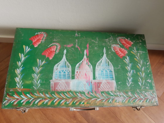 Image 1 of Unieke vintage Rajasthan handbeschilderde bruidskist reiskist van metaal 
