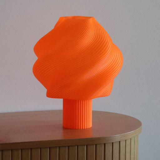 Magda Sculptural Lamp | Orange Translucent – tafellampen (photo 2 of 10)