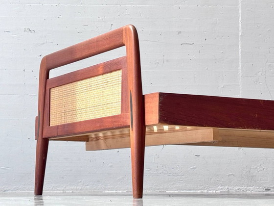 Image 1 of Cama Swiss Form de teca con tejido de ratán, Suiza, década de 1950.