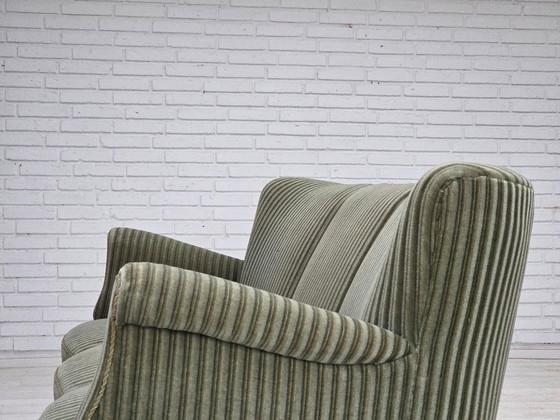 Image 1 of Divano danese a 3 posti, anni '60, velluto verde originale, legno di quercia.