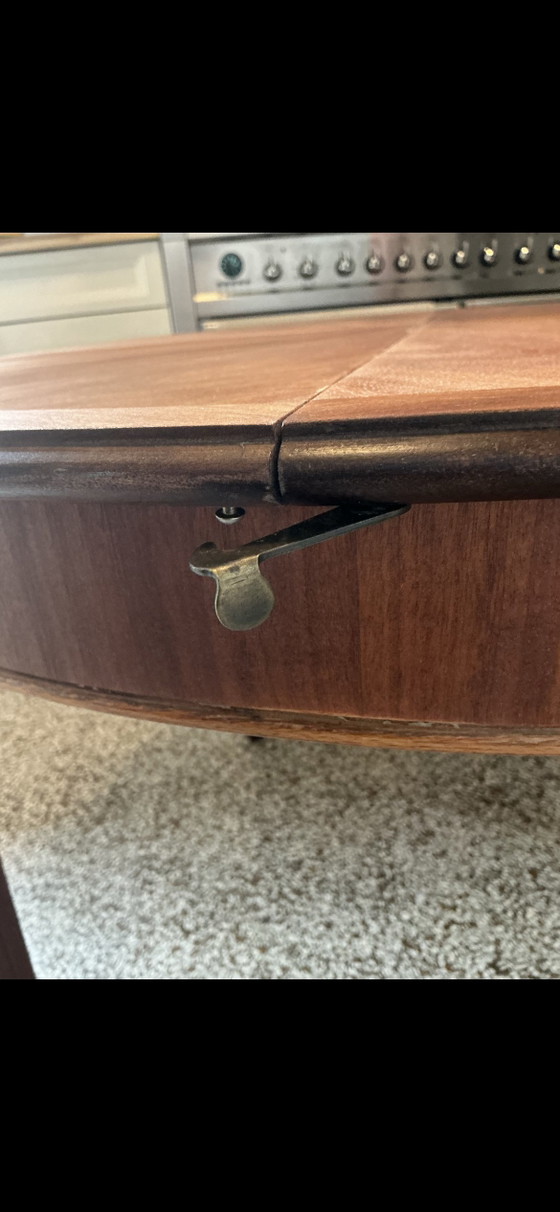 Round vintage dining table – Wood (photo 3 of 6)