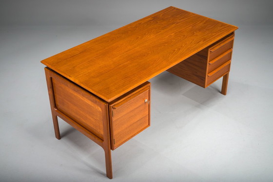 Image 1 of  Mid Century Modern Freistehender Teakholz-Schreibtisch von GV Møbler, 1960er Jahre