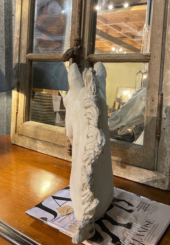 Image 1 of Escultura de cabeza de caballo antigua