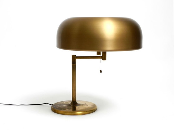 Image 1 of Straordinaria lampada da tavolo XXL in ottone di Staff del 1960 con snodo girevole