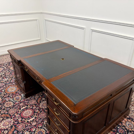 Groot Klassiek Engels Chesterfield Bureau Partnerdesk – Schreibtisch, Leder, Holz (photo 17 of 21)