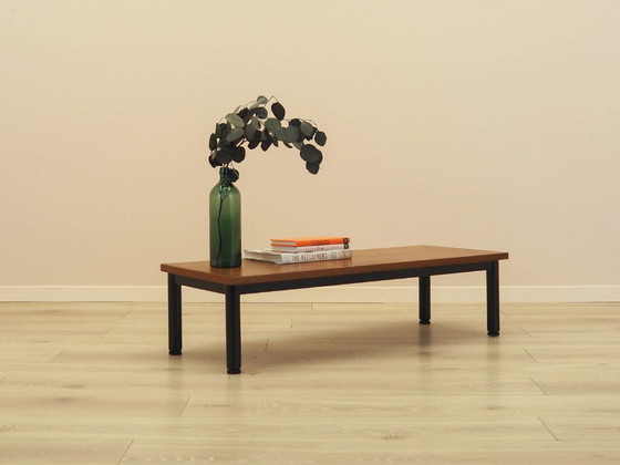 Dänischer Couchtisch mit furnierter Platte auf Metallbeinen, 1960er Jahre – Couchtische, Wood (photo 4 of 8)