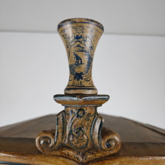 Image 1 of 18th-century Dutch Witwerk cabinet with original key and imitation Delft Blue decoration