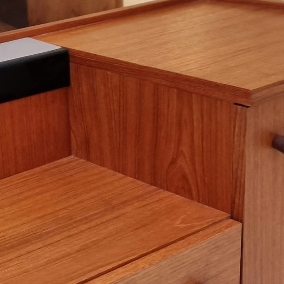 Image 1 of Aparador de mediados de siglo