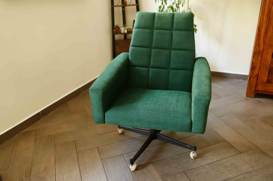 Image 1 of Coppia di sedie girevoli retrò su rotelle