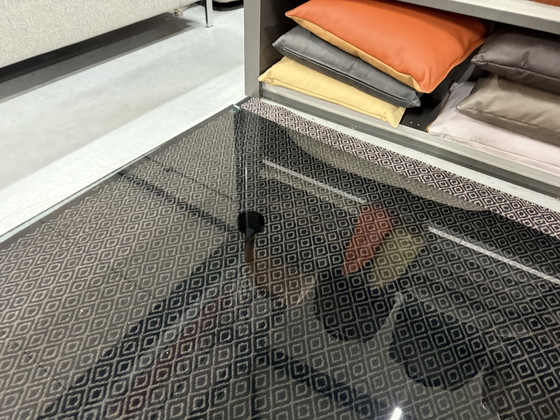 Image 1 of Mesa de centro Beek de cristal negro 110x110xH30