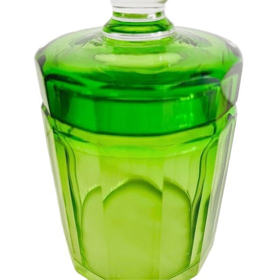 Image 1 of Boîte à poudre ancienne Art Déco en cristal facetté vert Baccarat années 1930