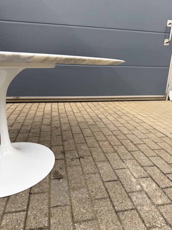 Image 1 of Original round Knoll Tulip dining table (152cm) in Carrara marble, Eero Saarinen