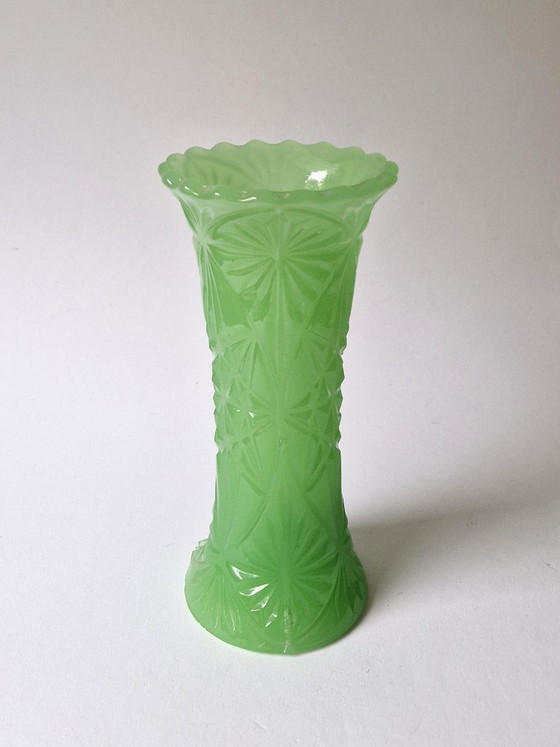 Rare vintage jadeite vase – Glass (photo 4 of 9)