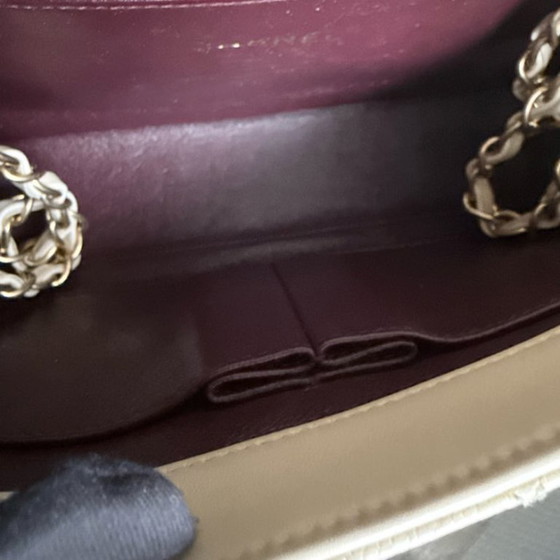 Image 1 of Borsa Chanel Filigree CC Media - 25 cm Caviar trapuntata avorio beige chiaro con finiture dorate Serie 22