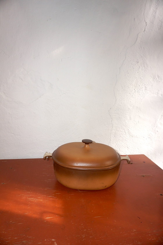 Image 1 of vintage le creuset brown enameled dust oven * cast iron cocotte * size 29 * le mama * enzo mari * french kitchenware * mid-centu