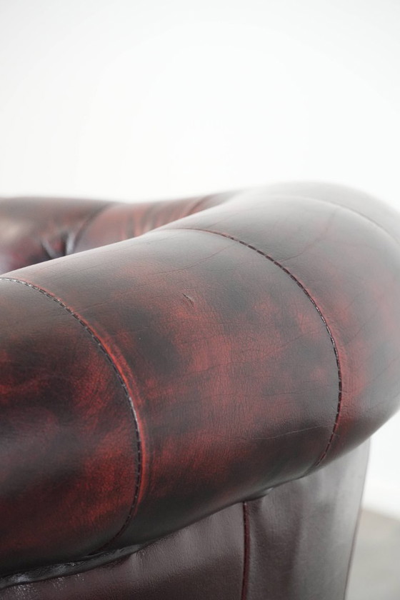 Image 1 of Fauteuil club Chesterfield en cuir de vachette de style anglais classique