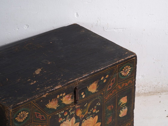 Baúl antiguo pintado en madera de pino – China, circa 1900 – Armarios de almacenamiento, Iron (photo 16 of 40)