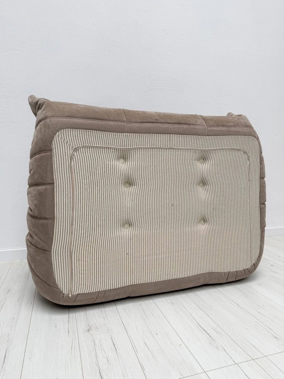 Image 1 of Originales Ligne Roset Togo 2-Sitzer-Sofa von Michel Ducaroy, taupefarbener Alcantara, 1995