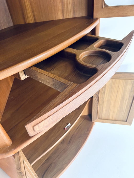 Image 1 of Vitrine d'angle vintage danoise en teck, Dyrlund '70s