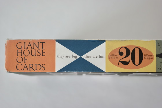 Image 1 of Eames, reusachtig kaartenhuis, ontworpen door Ray & Charles in 1952