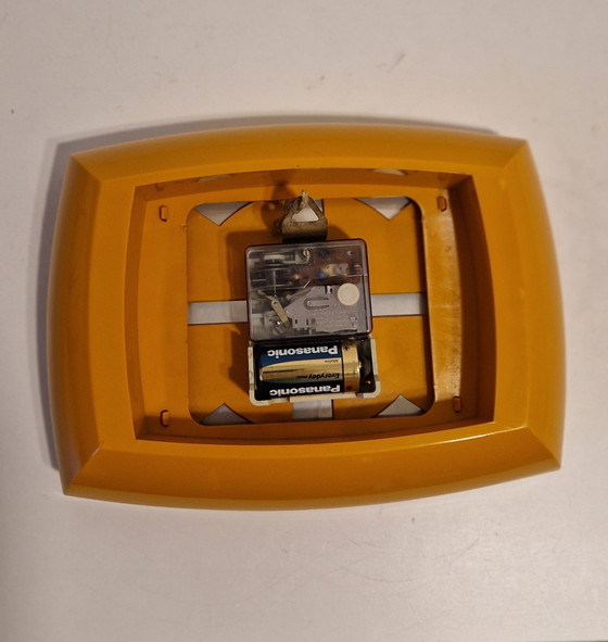 Vintage Wall Clock 1970s Space Age Orange Clock – Plastic (photo 4 of 5)