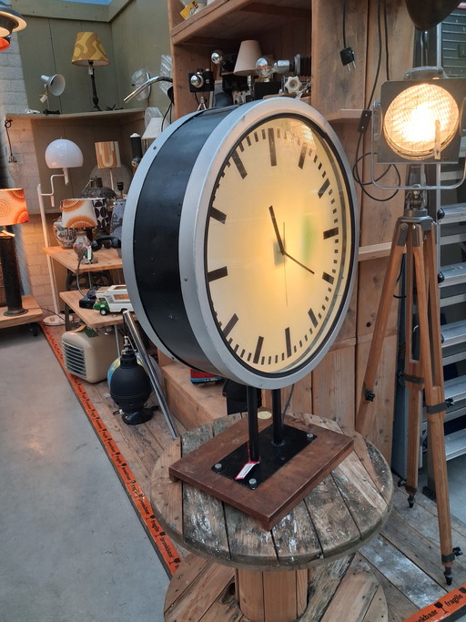 Grande orologio da stazione industriale vintage originale in acciaio