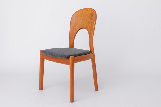 Image 1 of 4 van de 10 eetkamerstoelen van de Deense ontwerper Niels Koefoed (jaren 70)