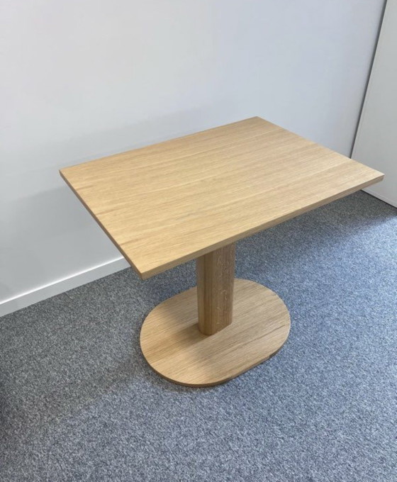 Image 1 of Table carré en bois KANN