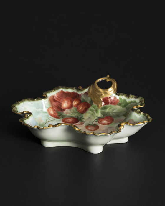 Image 1 of Antica ciotola Rosenthal Monbijou dipinta a mano con fragole, 1900 ca.