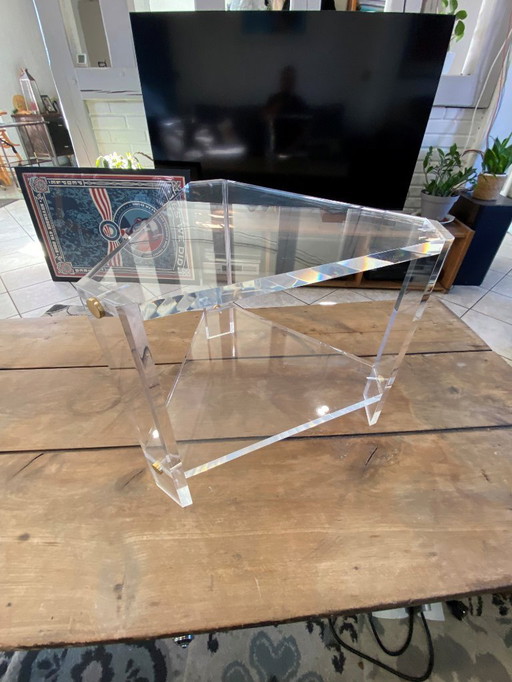 Triangular plexiglass/Altuglas side table, vintage David Lange style, 1970s