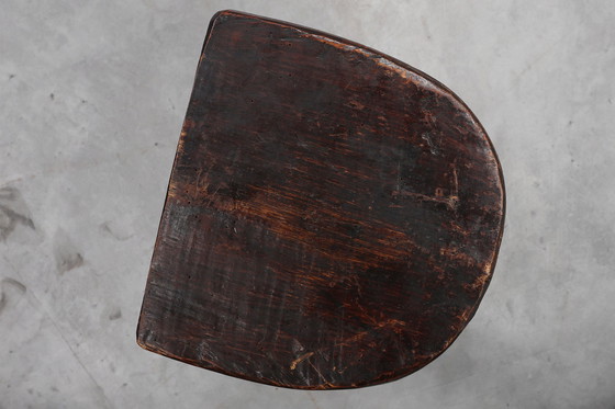 Image 1 of Frans wabi sabi stijl laag driepootkrukje van massief hout, 1850