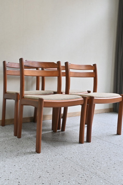4 sedie da pranzo design danese Dyrlund in teak massello
