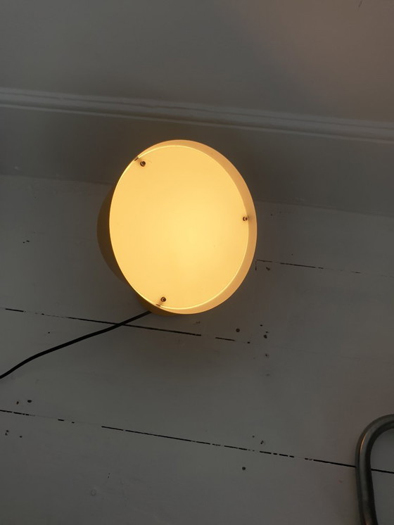 Image 1 of Lampada da terra in metallo giallo di Ola Wihlborg