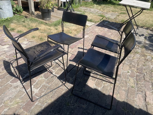 Questo modello specifico è il "Sultana4, sedie da pranzo" di Arrben Italia, risalente agli anni '80.