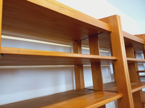 Image 1 of Grote modulaire boekenkast in 6 secties met 30 vintage grenenhouten planken uit de jaren 70 en 80.