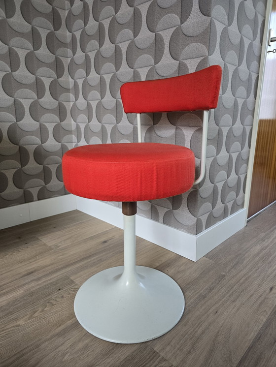 Image 1 of chaise de coiffeuse vintage années 70, style futuriste