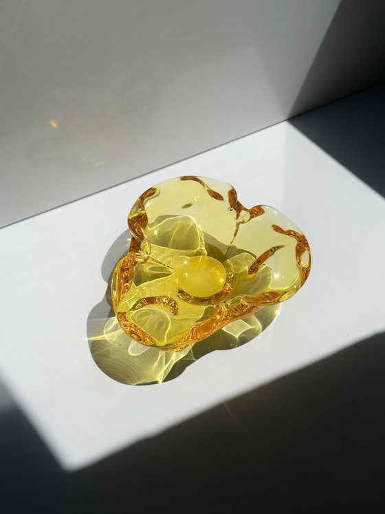 Image 1 of Cendrier bohème vintage en verre jaune à zircon cubique, style milieu du siècle