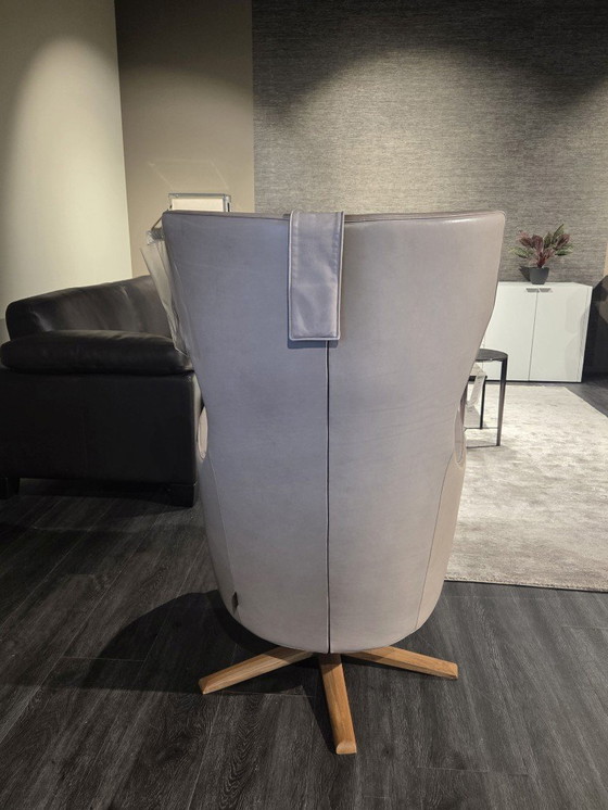 Image 1 of Zes Troonstoel